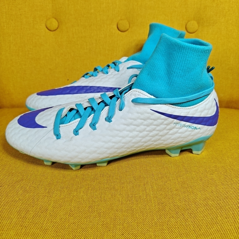 EUC Nike Hypervenom Phantom 3 Academy Athletic White Blue Soccer Cleats Men's 8